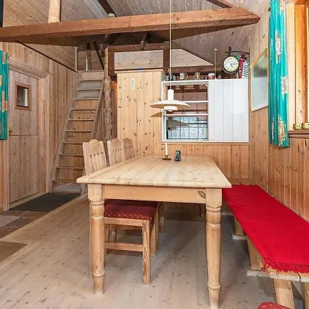 8 Person In Hovborg-by Traum *