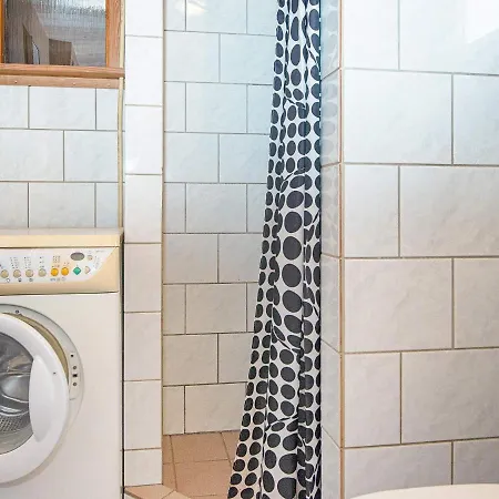 8 Person In Hovborg-by Traum