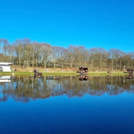 8 Person In Hovborg-by Traum